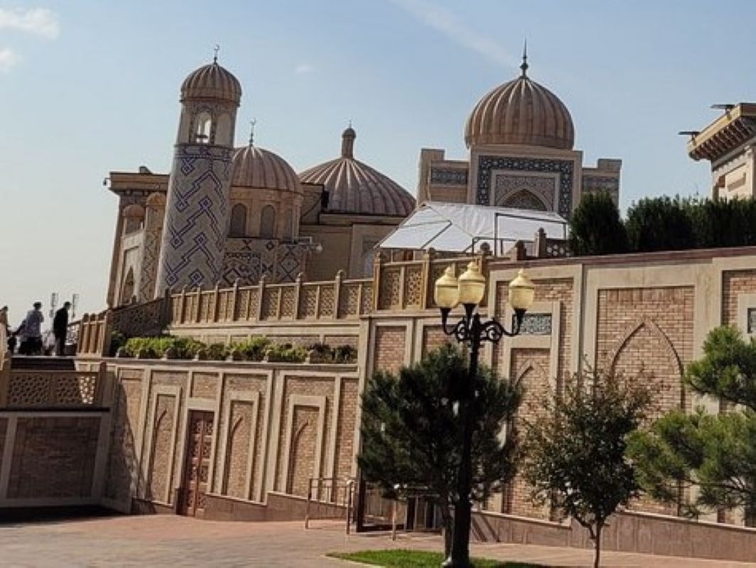The Hazrat-Hisar Mosque is a historical and religious shrine located in the city of Samarkand, Uzbekistan.