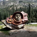 photo of yriy gagarin monument