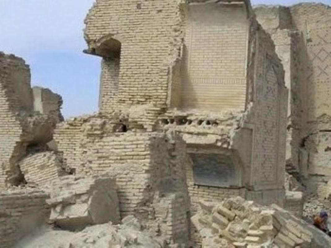 photo of turkmenistan old building