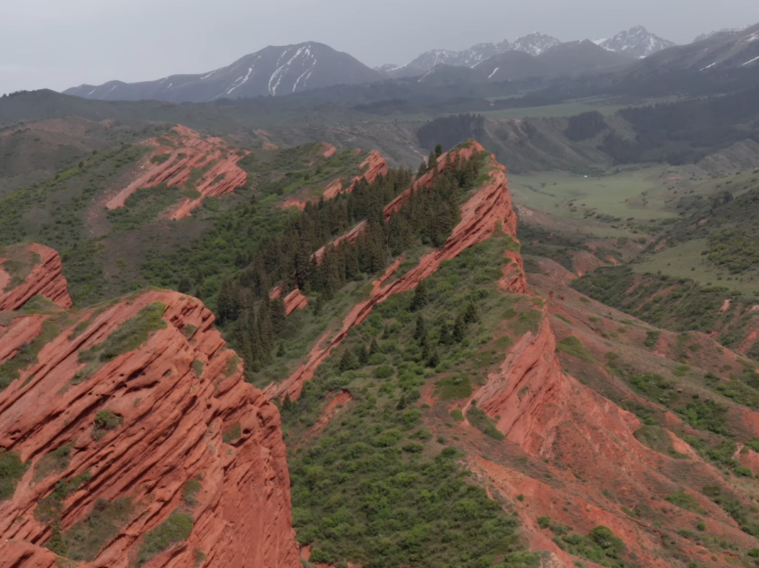 tour Jetu Oguz gorge Kyrgyzstan. travel and tours issyk kul lake with nomads life